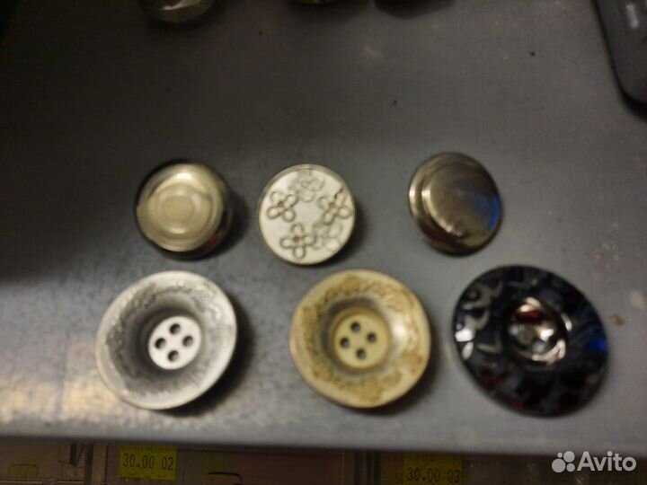 Пуговицы разных форм, цветов, размеров