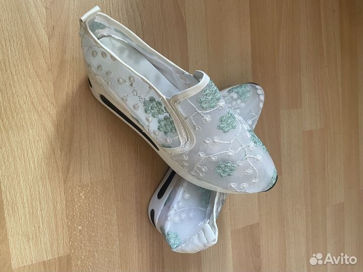 Летние туфли с сеткой и вышивкой