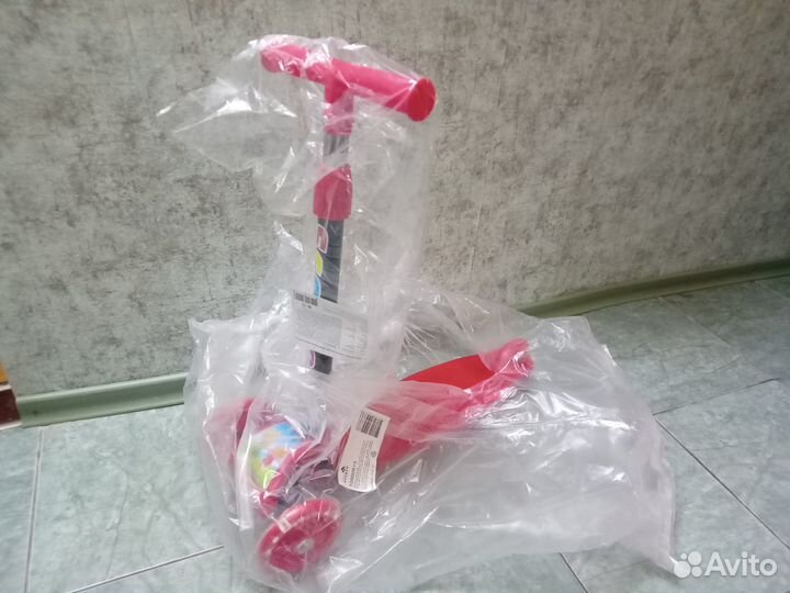 Новый детский трёхколёсный самокат