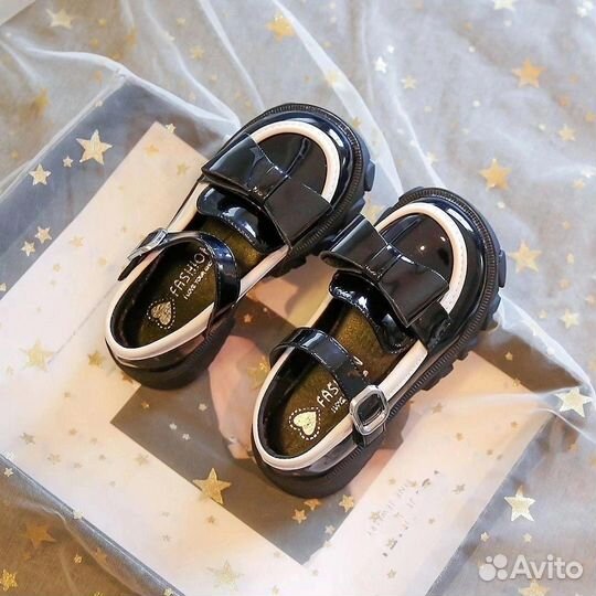 Туфли для девочки новые
