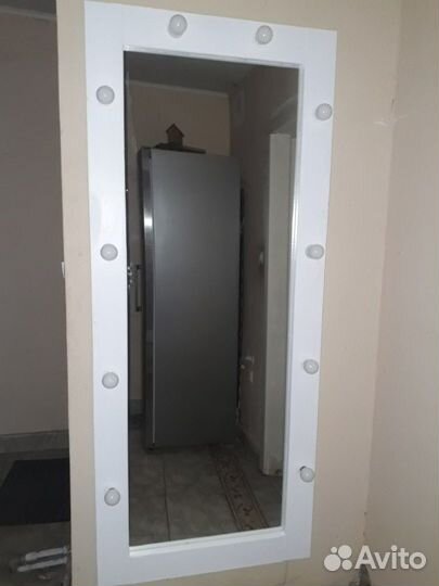 Зеркало визажиста с лампочками