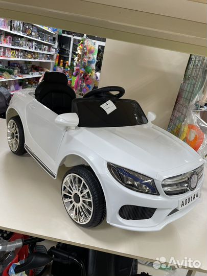 Электромобиль на пульте Mercedes