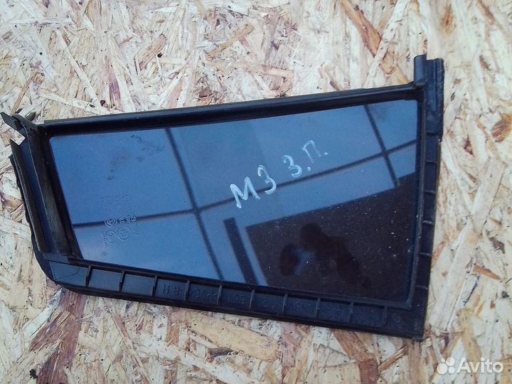 Форточка двери задней правой Mazda 3 BK седан