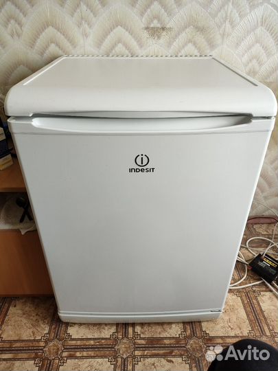 Продаю холодильник Indesit TT 85