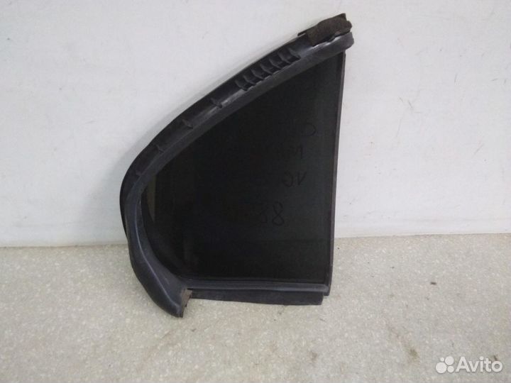 Стекло двери задней левой Nissan Maxima (A32) 1994