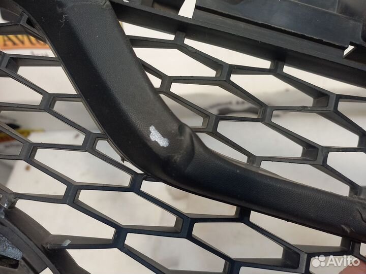 Решотка переднего бампера LADA Largus FL