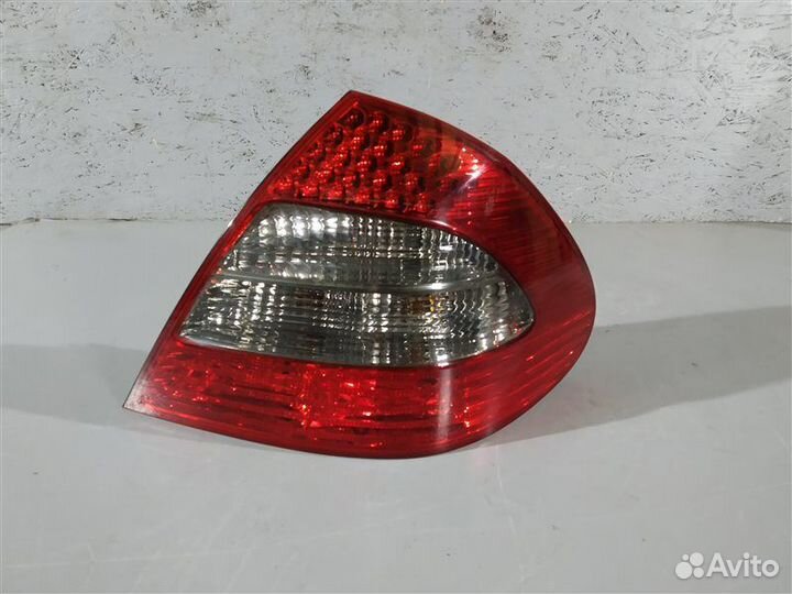 Фонарь задний правый Mercedes E-Class W211