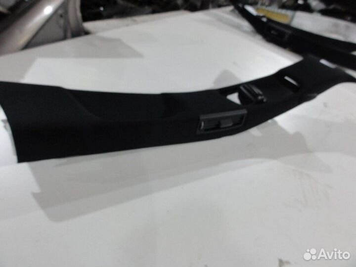 Обшивка стойки средняя правая верхняя