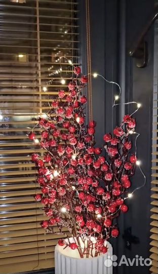 Новогодняя ветка с ягодами шиповника 60 см