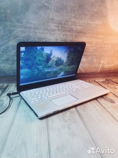 Ноутбук Sony Vaio бeлый / Radеоn HD 6650m / 240gb