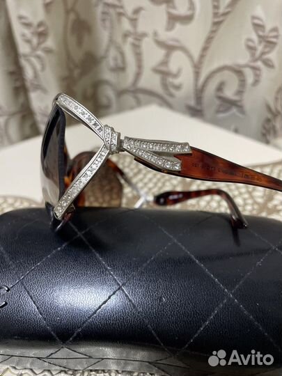 Солнечные очки женские