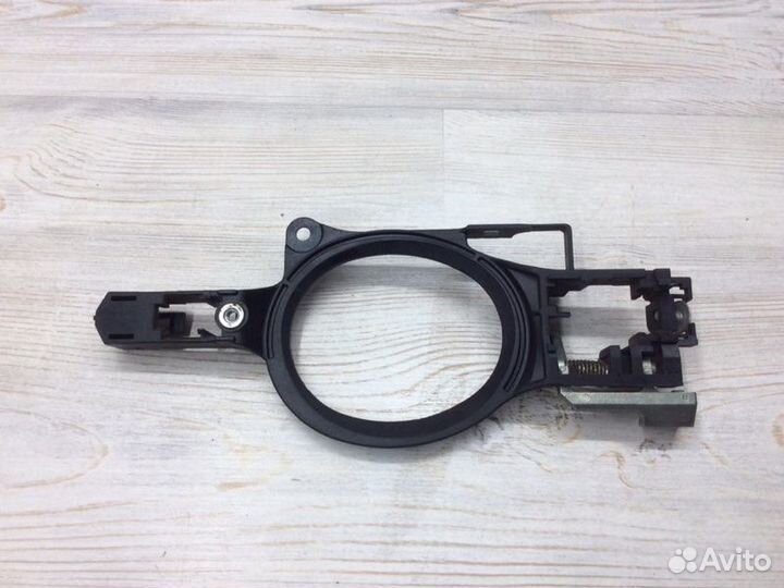 Кронштейн ручки передний правый Mitsubishi Lancer