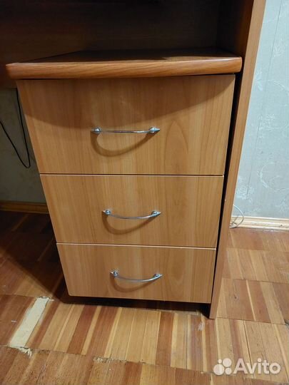 Компьютерный стол