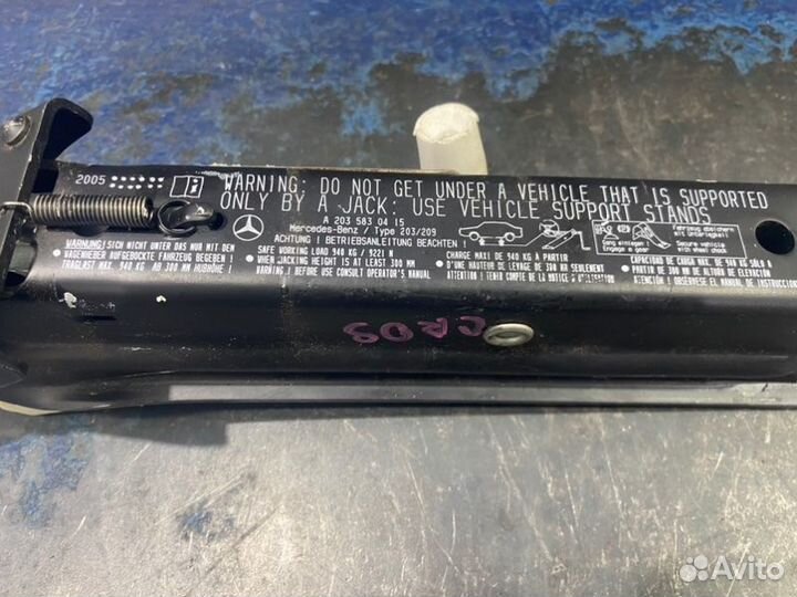 Домкрат Chrysler Crossfire