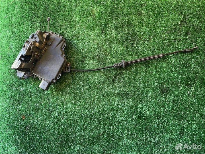 Замок двери передний правый Octavia Golf Bora