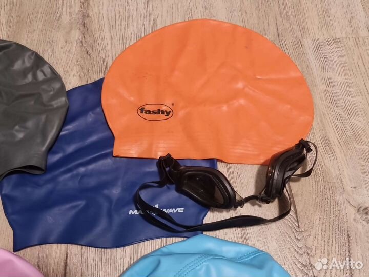 Шапочки и очки для бассейна