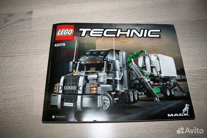 Lego mack