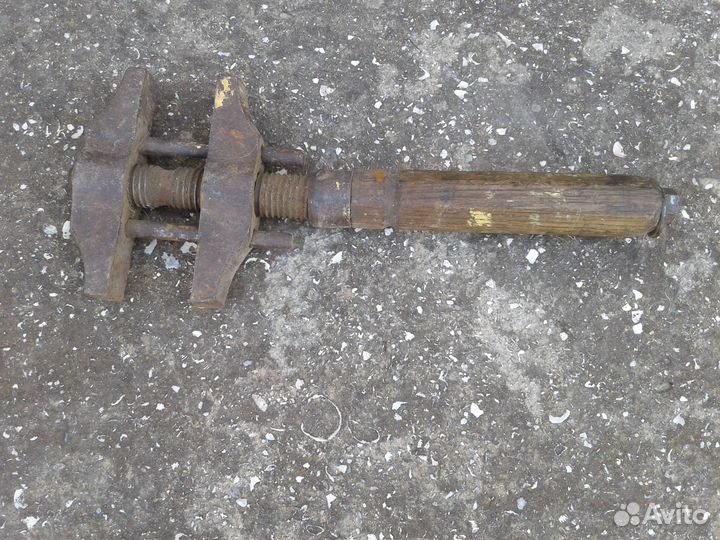 Старинный разводной ключ