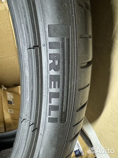 Pirelli P Zero PZ4 285/30 R21 100Y