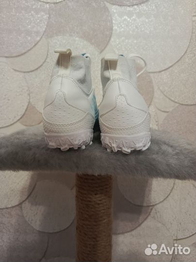 Футбольные кроссовки adidas