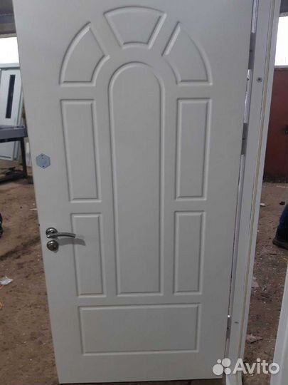 Входные двери в квартиру и дом 220