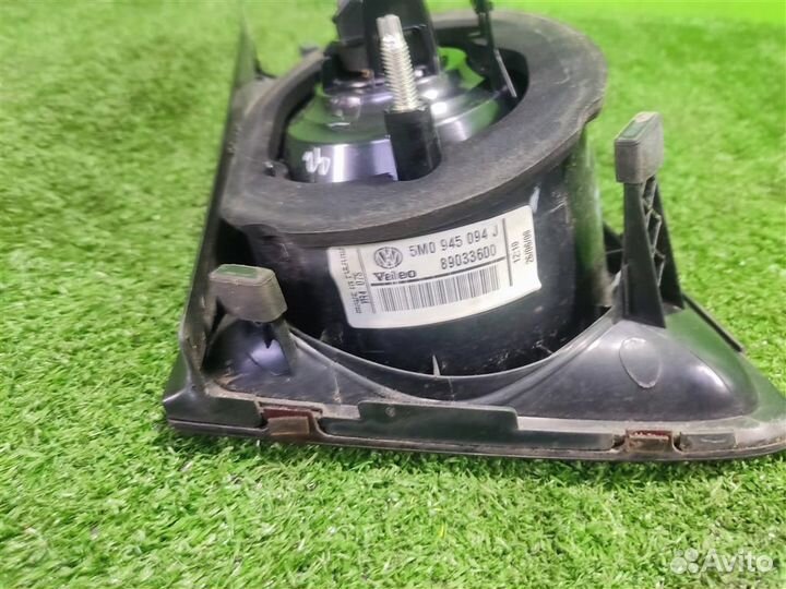 Фонарь задний внутренний правый volkswagen Golf P