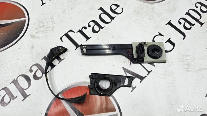 Пластик эл. рулевой колонки на Mercedes W124