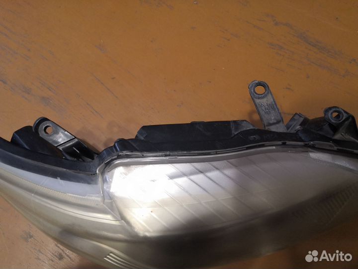 Фары на toyota corolla 150