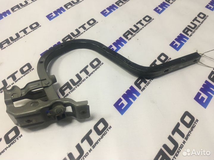 Петля крышки багажника правая Киа Спектра