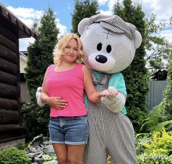 Ростовые куклы,поздравления от Уэнсдей и зайки