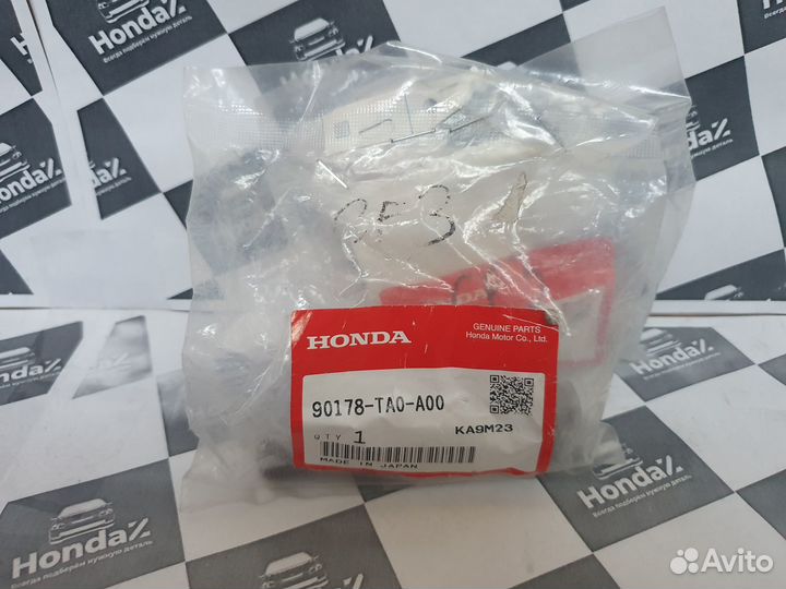 Болт регулировочный нижнего рычага Honda Accord 8