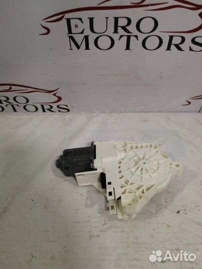 Мотор стеклоподъемника задний правый Volkswagen