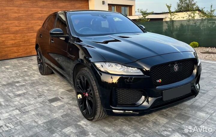 Jaguar F Pace