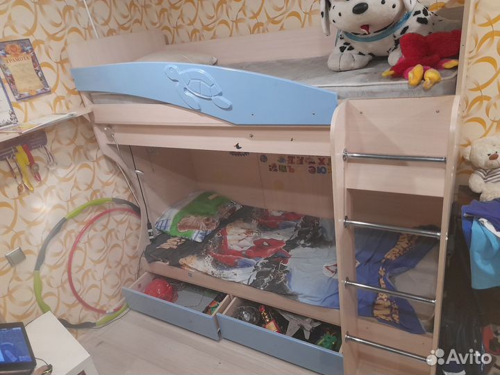 Кровать двухьярусная