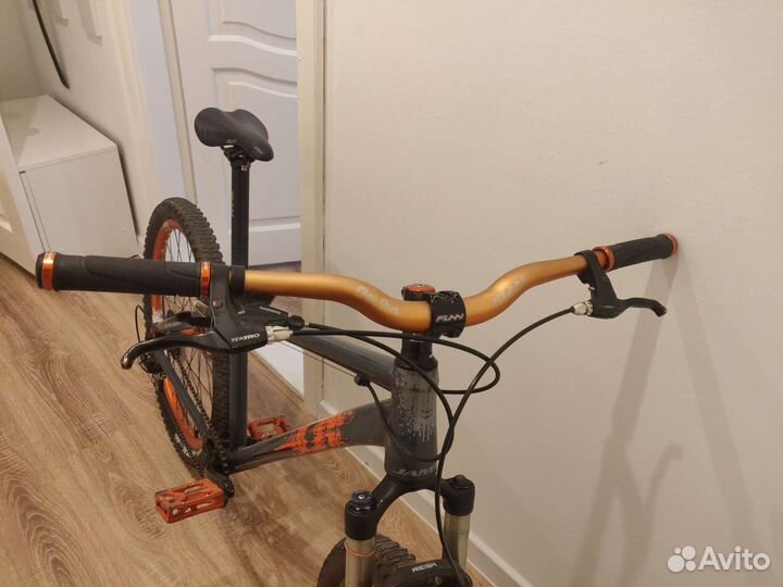 Велосипед Jamis Komodo (RockShox Reba)