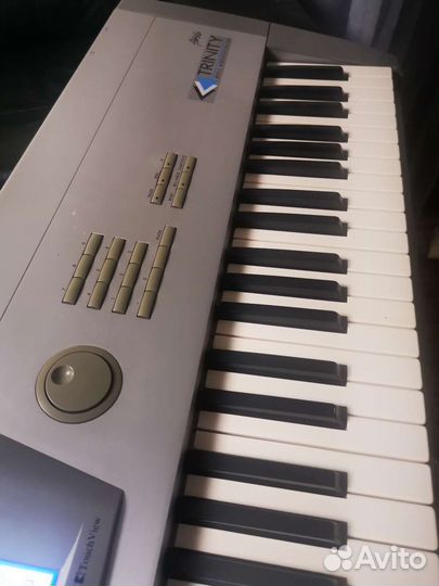 Синтезатор Korg Trinity Pro