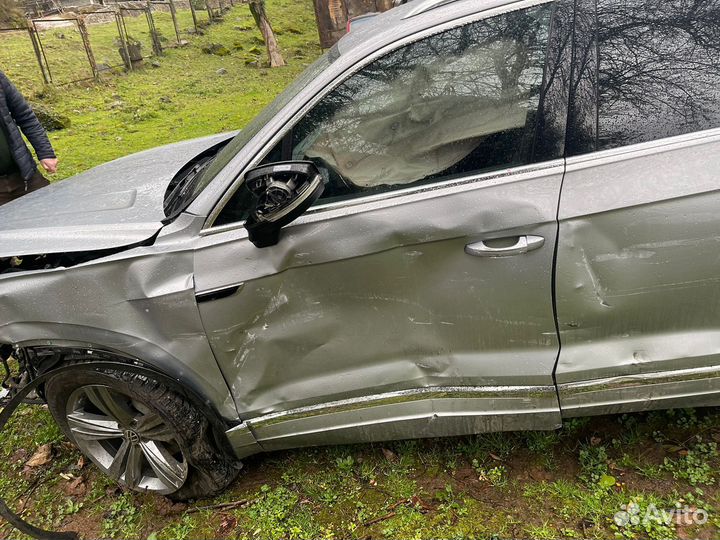 Volkswagen Touareg 3.0 AT, 2022, битый, 15 000 км