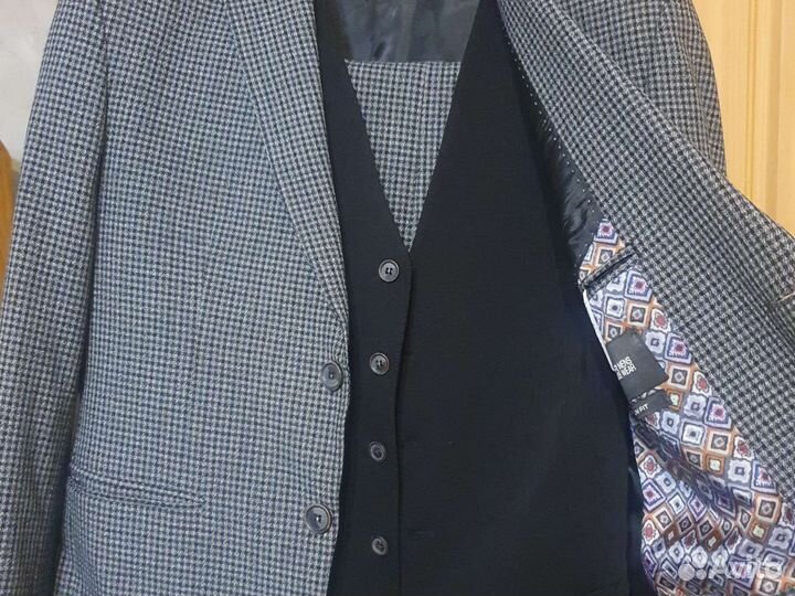 Мужской костюм тройка 46-48