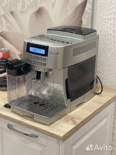 Кофемашина Delonghi 22.360 s magnifica cappuccino