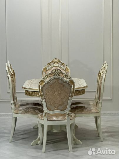 Стол и стулья в гостиную. В наличии