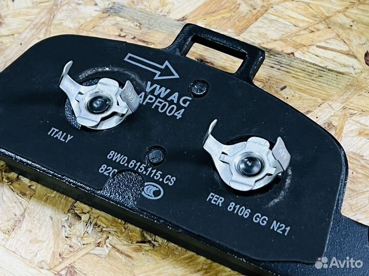 Тормозные колодки 8W0 698 151 AQ