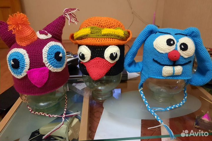 Шапка вязаная крючком тематическая 