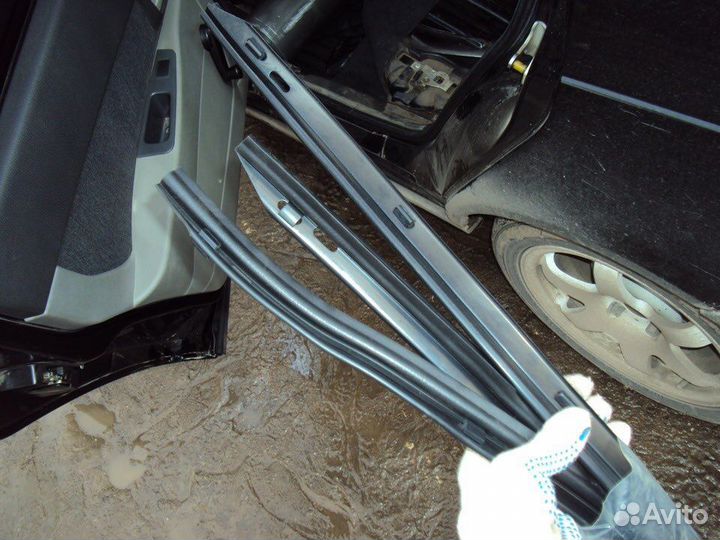 Уплотнитель низ дверей приора/2110/12/11