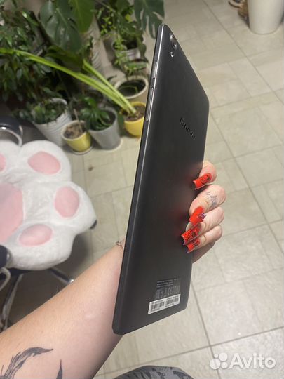 Планшет Lenovo tab s8 в чехле