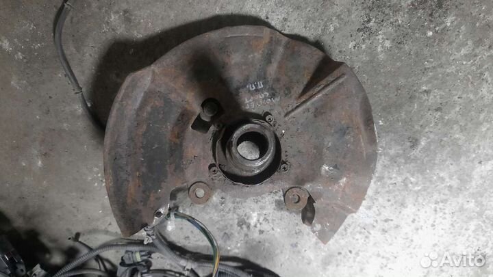 Монтеро спорт 1 поворотный кулак правый