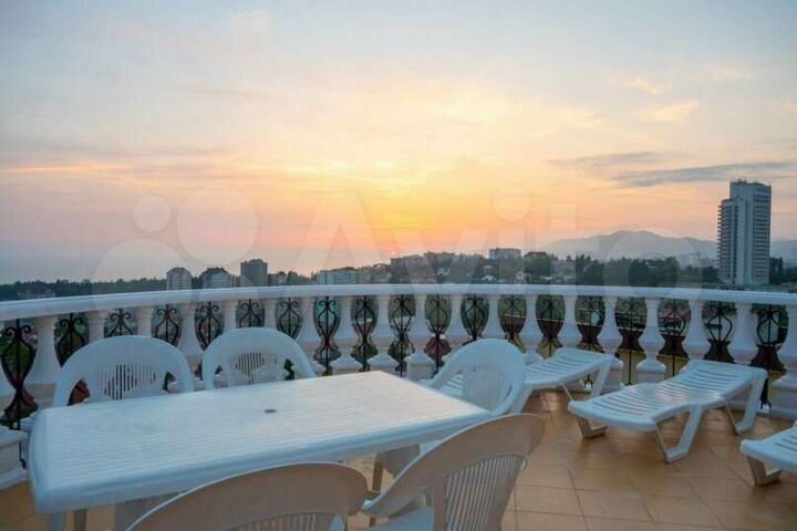 Дом 1000 м² на участке 10 сот.