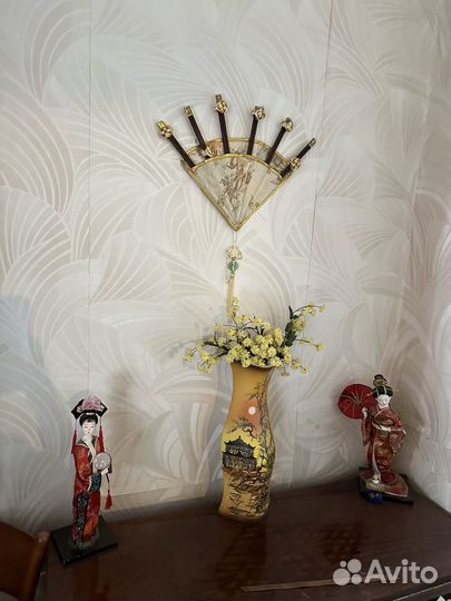 Ваза и статуэтки