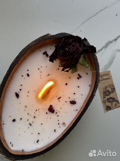 Ароматическая свеча в кокосе