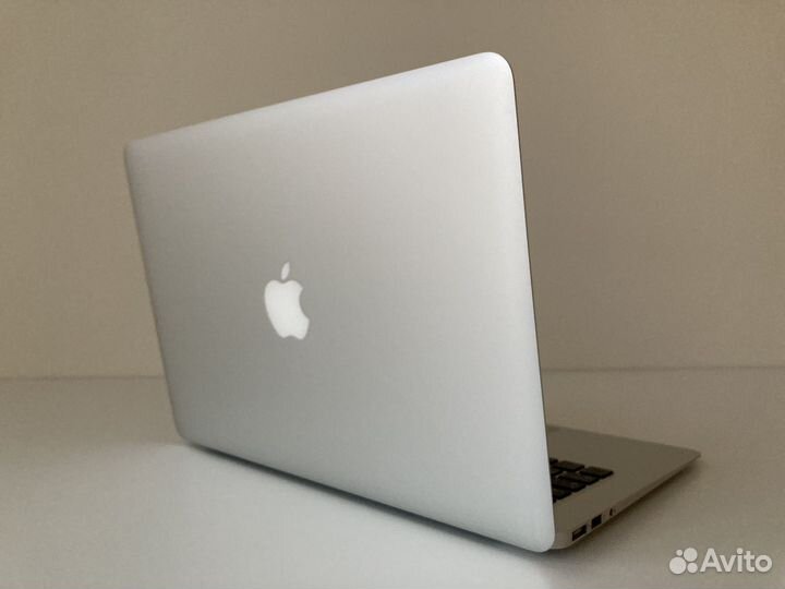 Apple MacBook Air (13-inch, Early 2015)