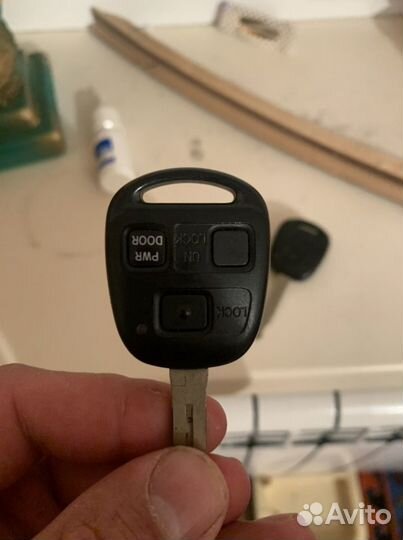 Оригенальны ключ от лексуса
